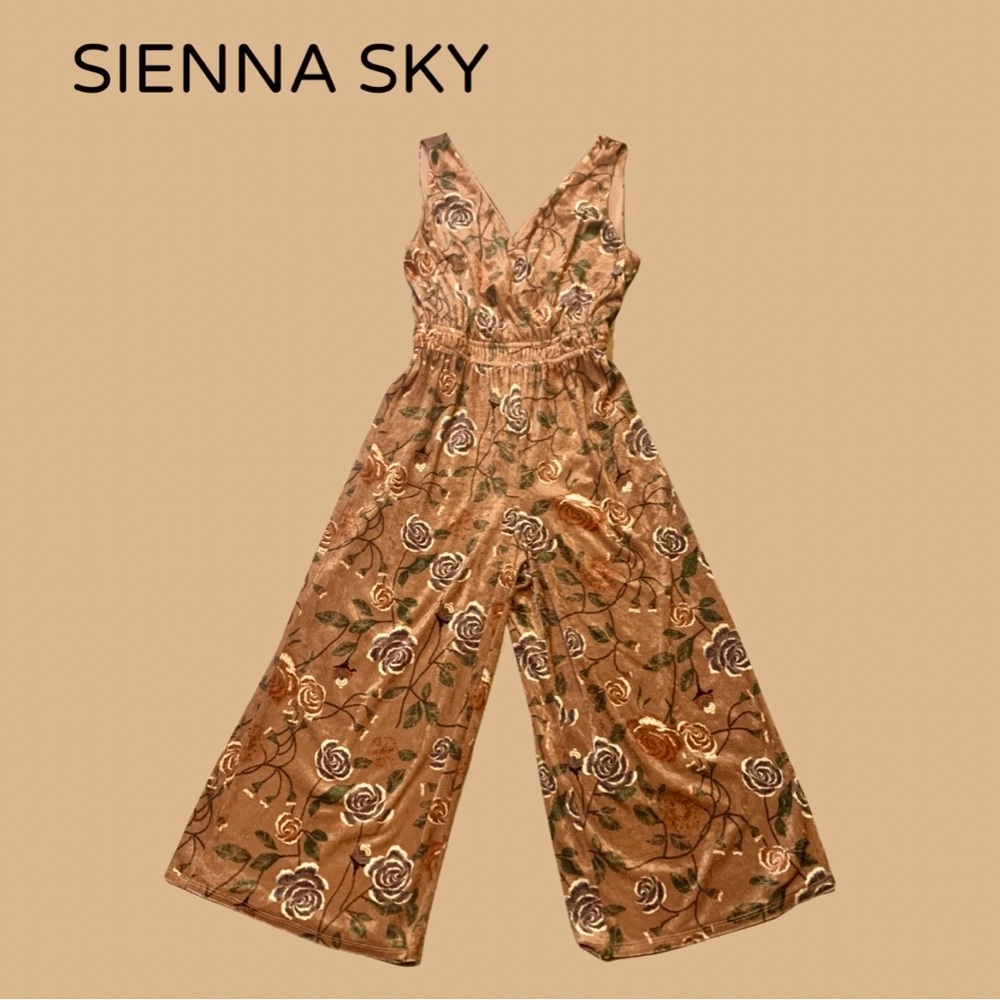 Adorable Floral Jumpsuit by Sienna Sky⭐️⭐️ In excellent condition- Small